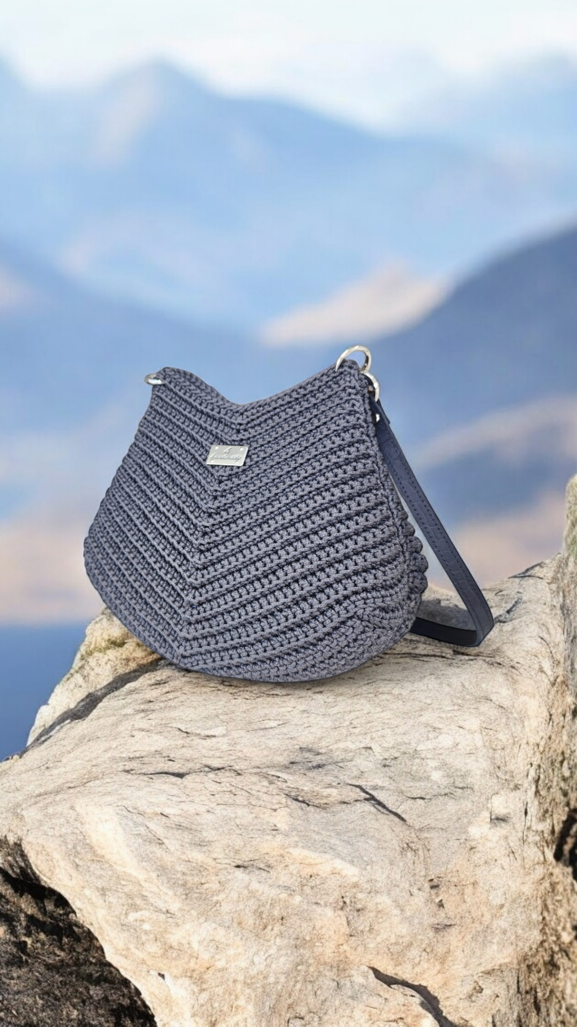 Accent Shoulder Bag – Graphite