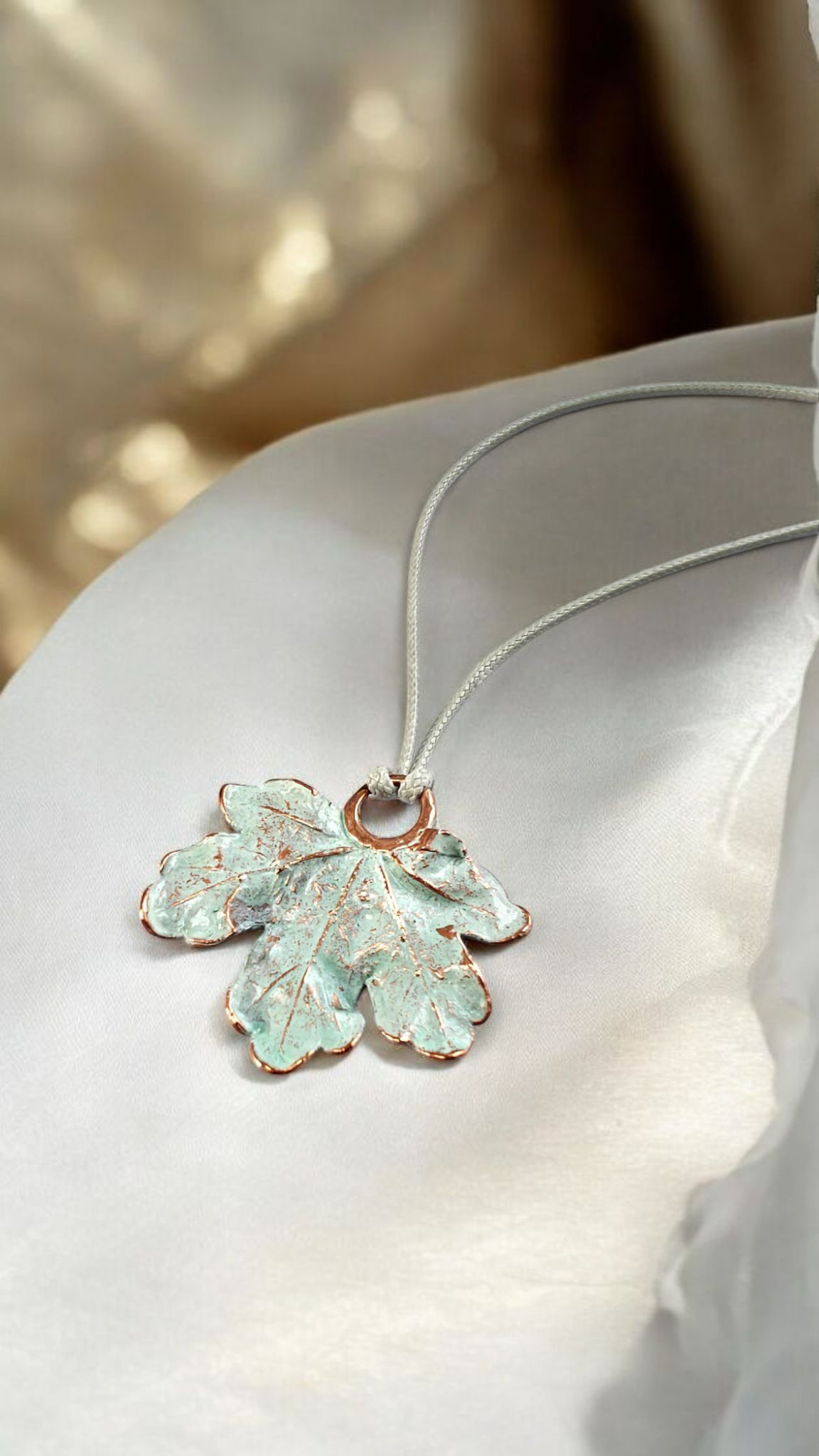 Pendant "White Maple Leaf" – Natural Harmony in Copper