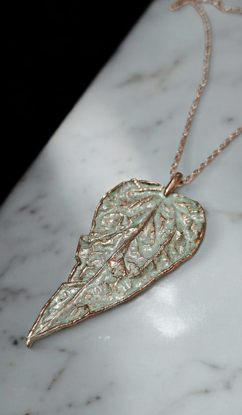 Necklace "Leaf in White Patina" – The Living Breath of Nature
