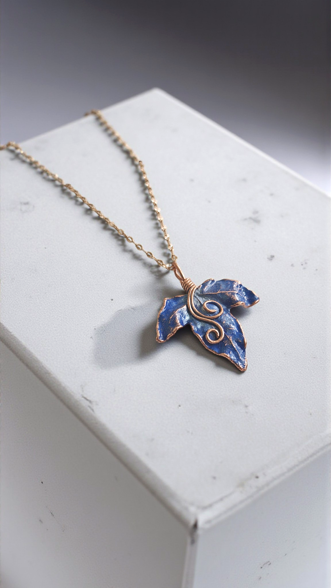 Blue Ivy Leaf Pendant – Designer Jewellery