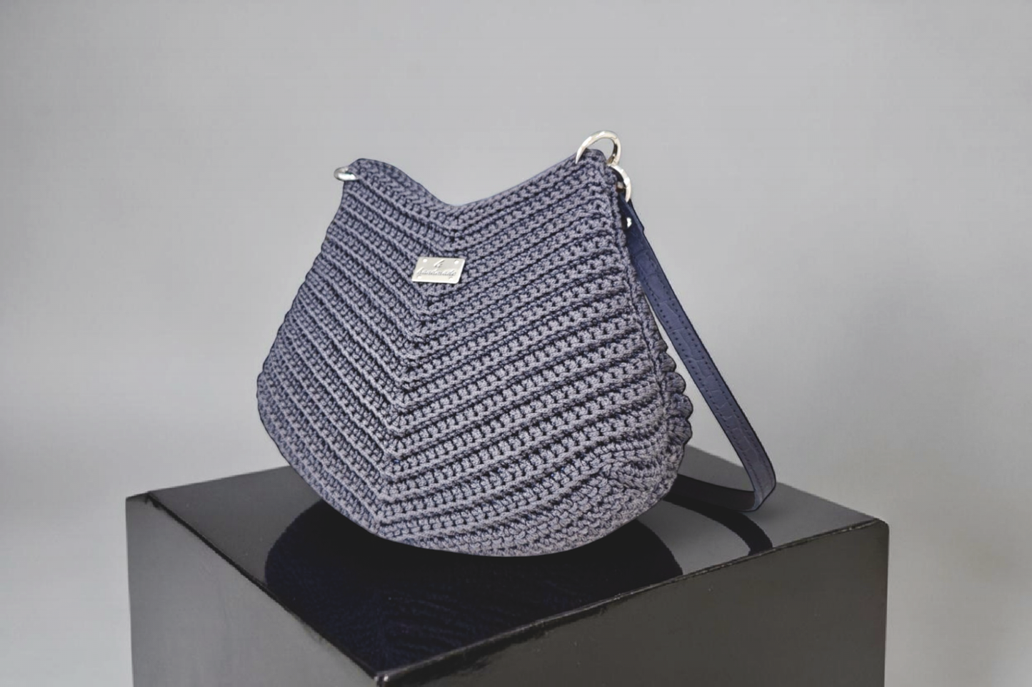 Accent Shoulder Bag – Graphite