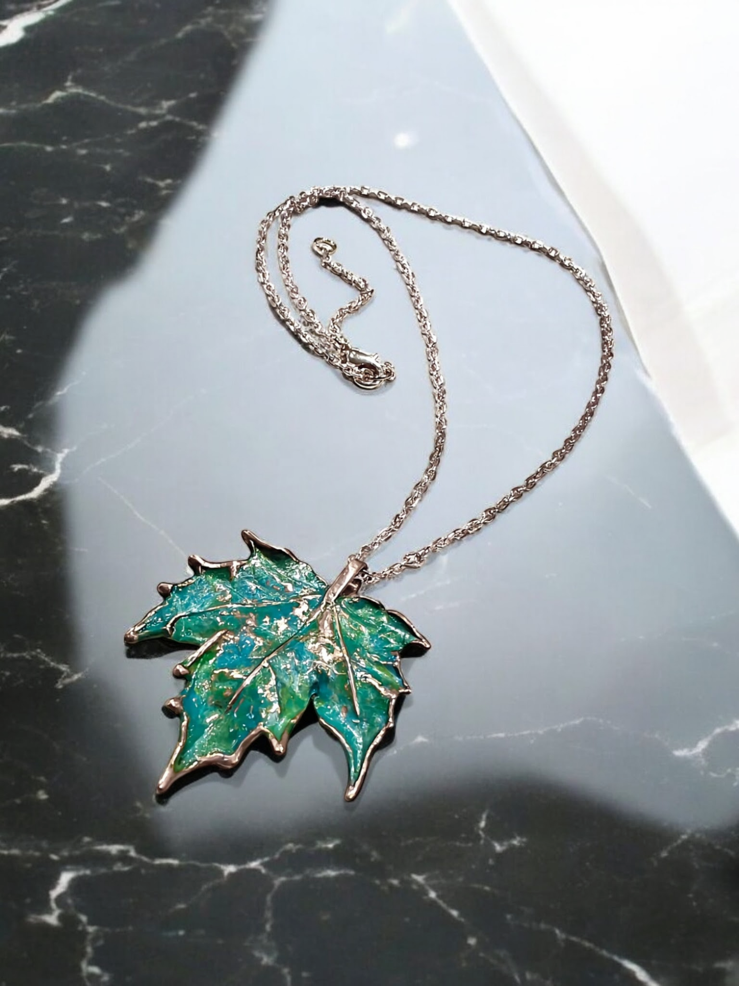 Pendant "Emerald Leaf" – Natural Elegance in Copper