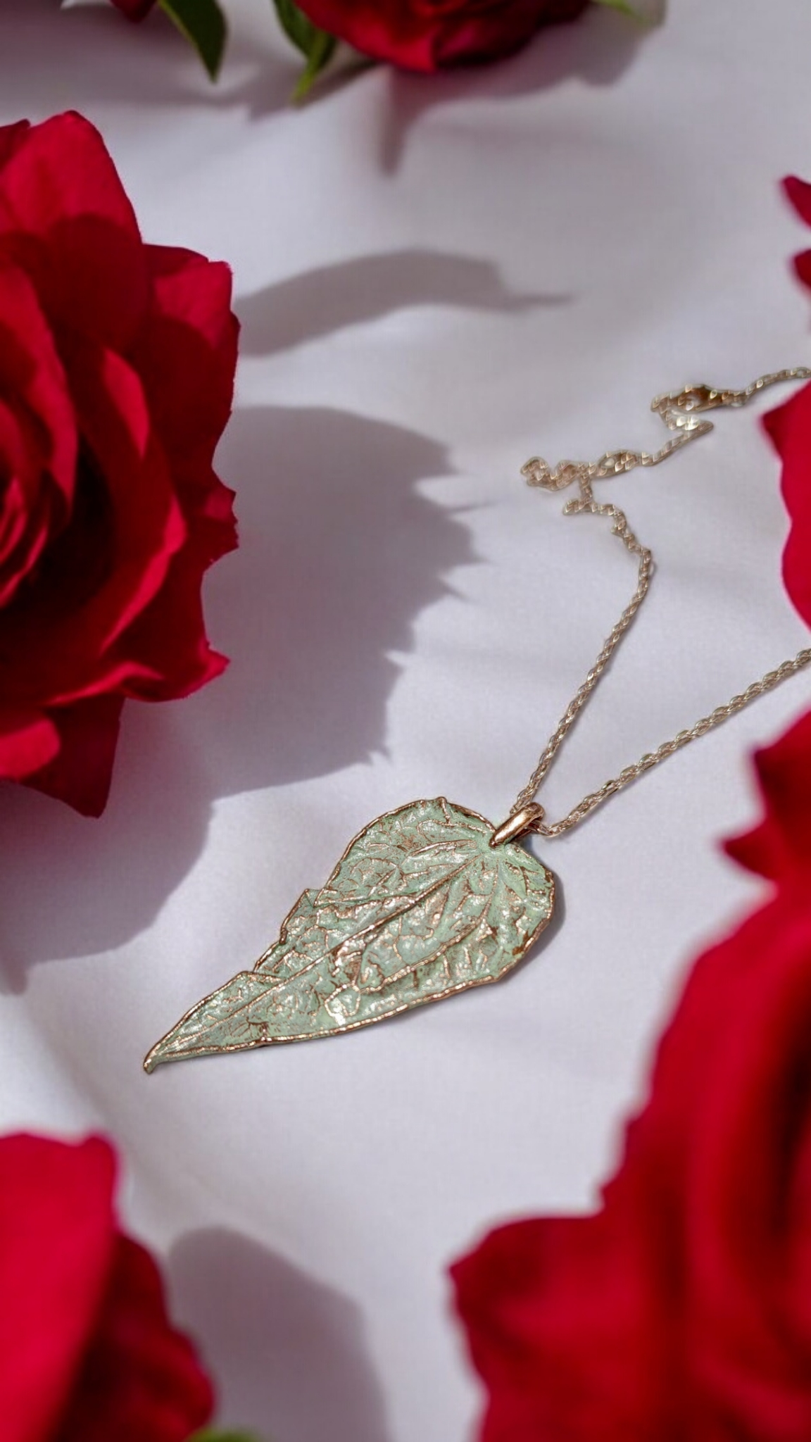 Necklace "Leaf in White Patina" – The Living Breath of Nature