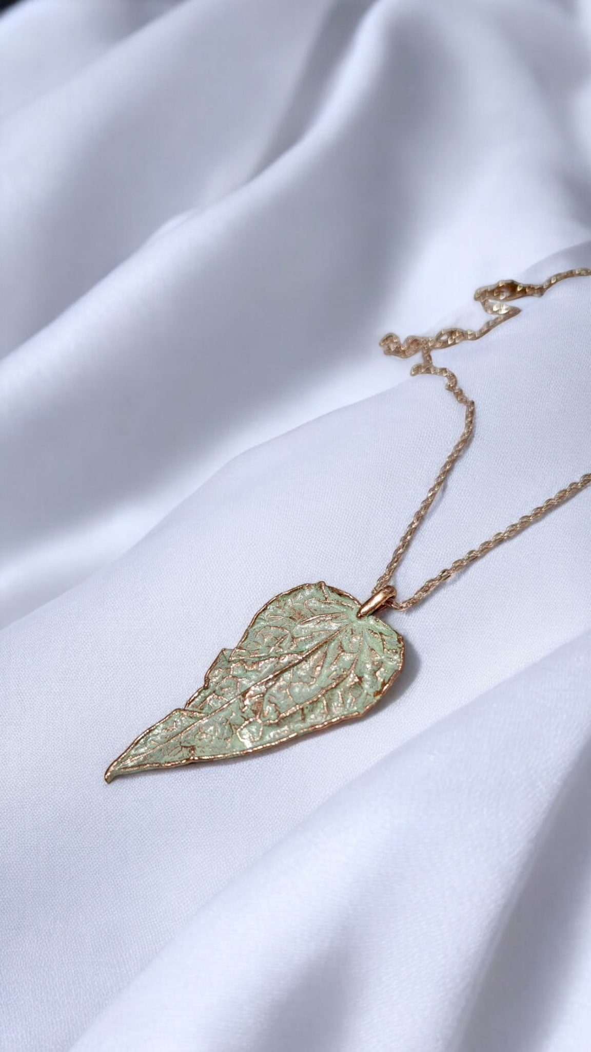 Necklace "Leaf in White Patina" – The Living Breath of Nature