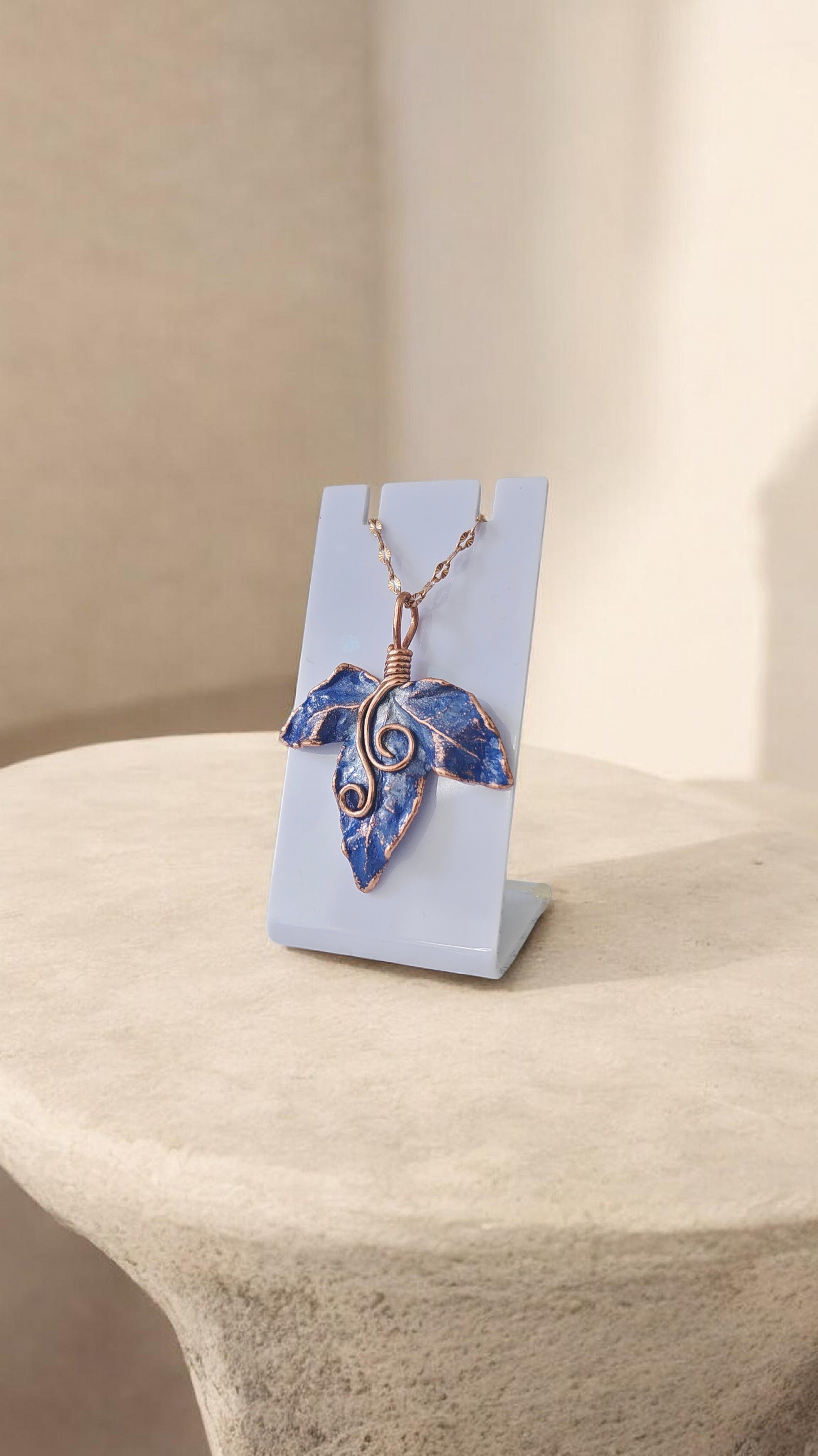 Blue Ivy Leaf Pendant – Designer Jewellery